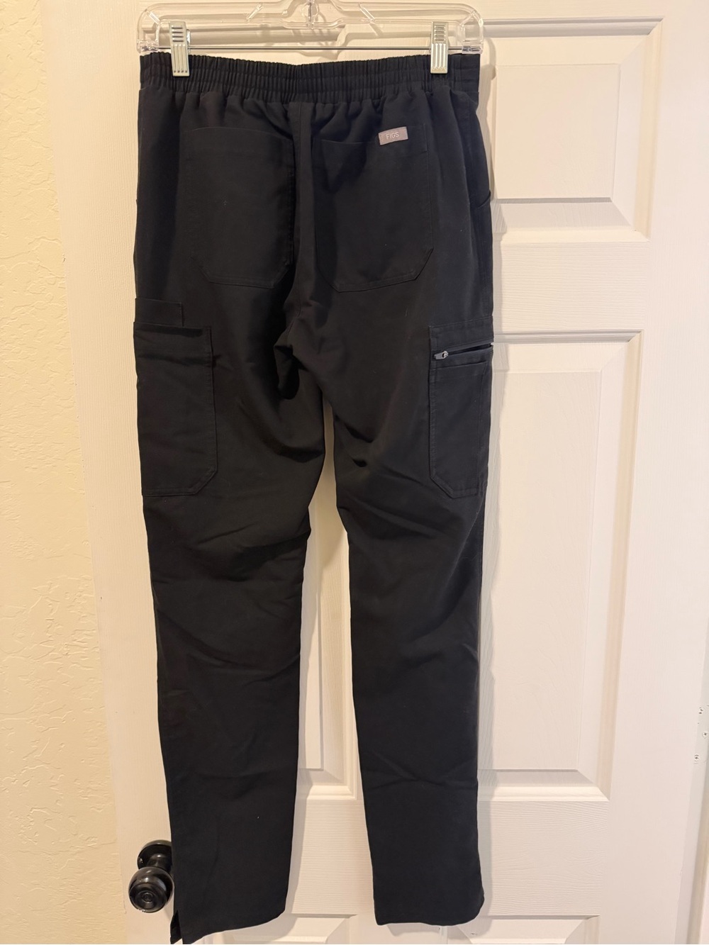 Figs Black Straight-Leg Cargo Scrub Pants
